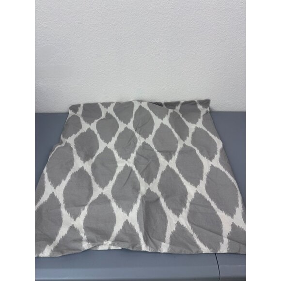 West Elm 26"x26" grey ivory patterned square pillow sham 100% organic cotton - Picture 3 of 4